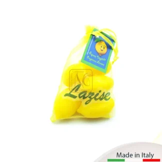 Confezione di 5 saponi a forma e fragranza di limone in sacchetto personalizzato con cartoncino.