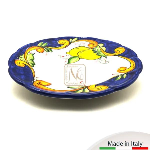 Piatto-da-tavolo-pianoDecoro-Limone-Barocco-blu Vari piatti piani, da tavola, con decoro limone-barocco e bordo blu.