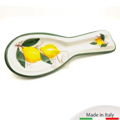 Poggia-mestolo a forma di cucchiaio con decoro limone e bordo verde.